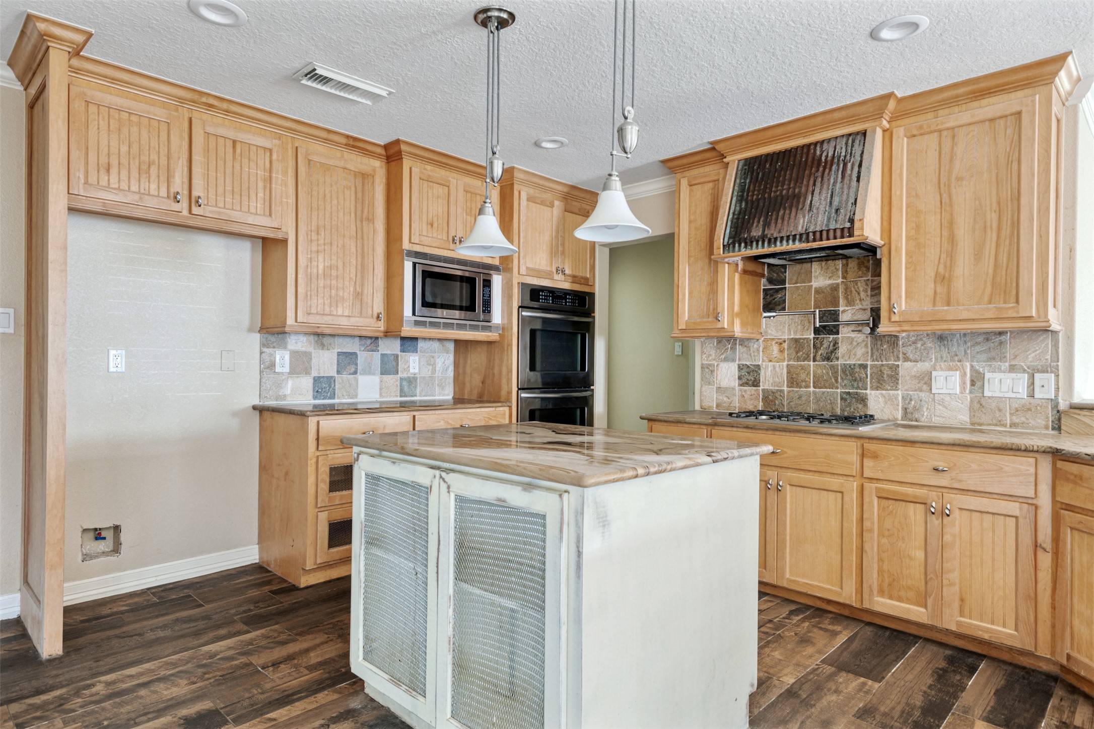 Dickinson, TX 77539,803 Fm 646 RD N