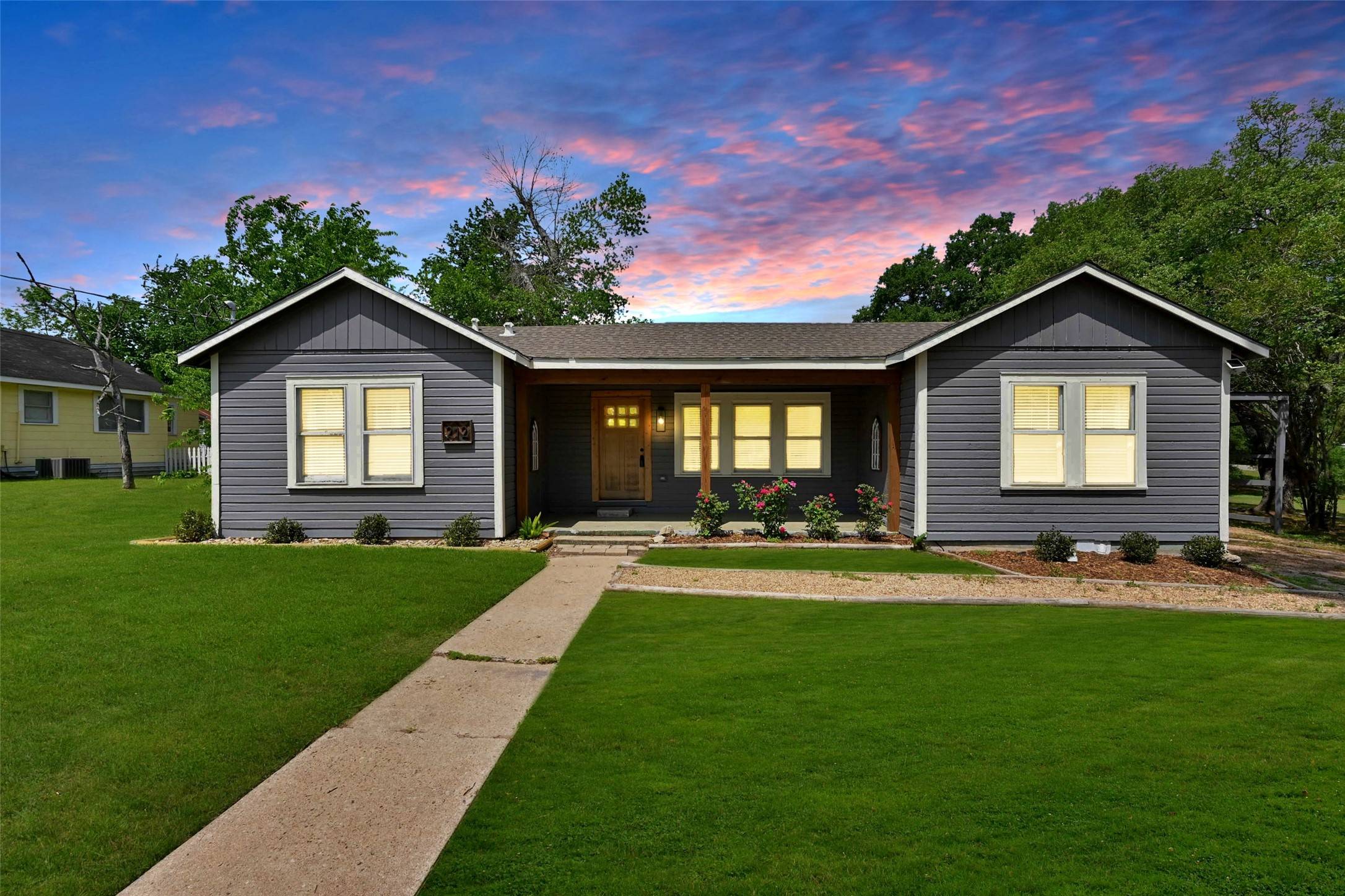 Bellville, TX 77418,212 N Miller ST