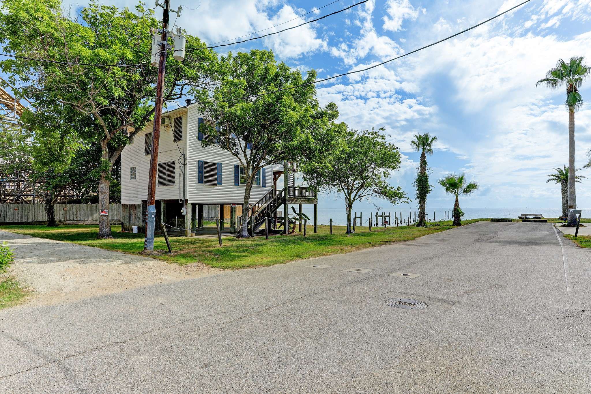 Kemah, TX 77565,308 Bay AVE