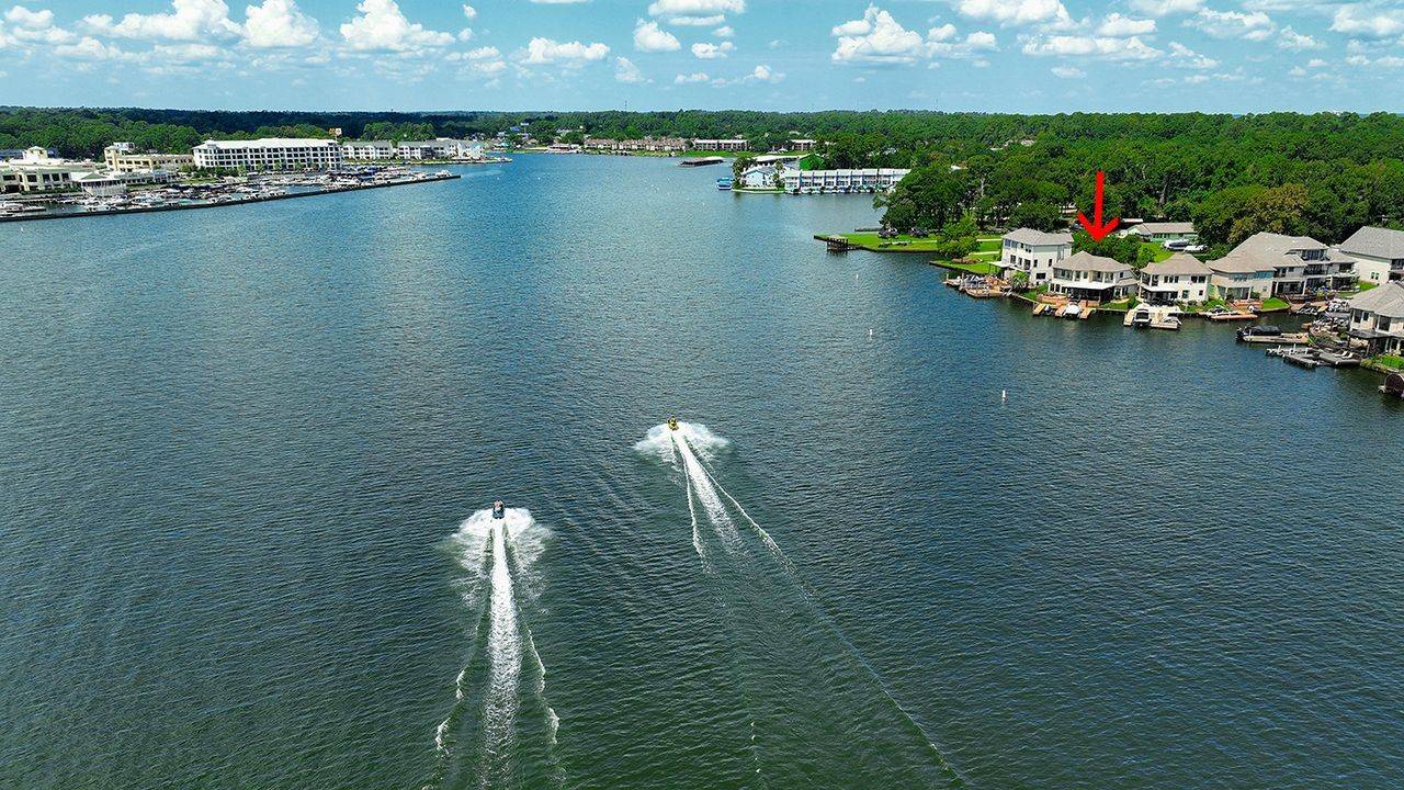 Conroe, TX 77356,326 Old Aqua LNDG W