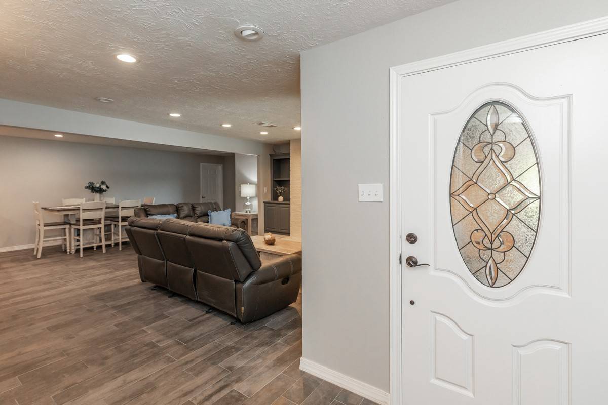 Groves, TX 77619,6161 Cove DR