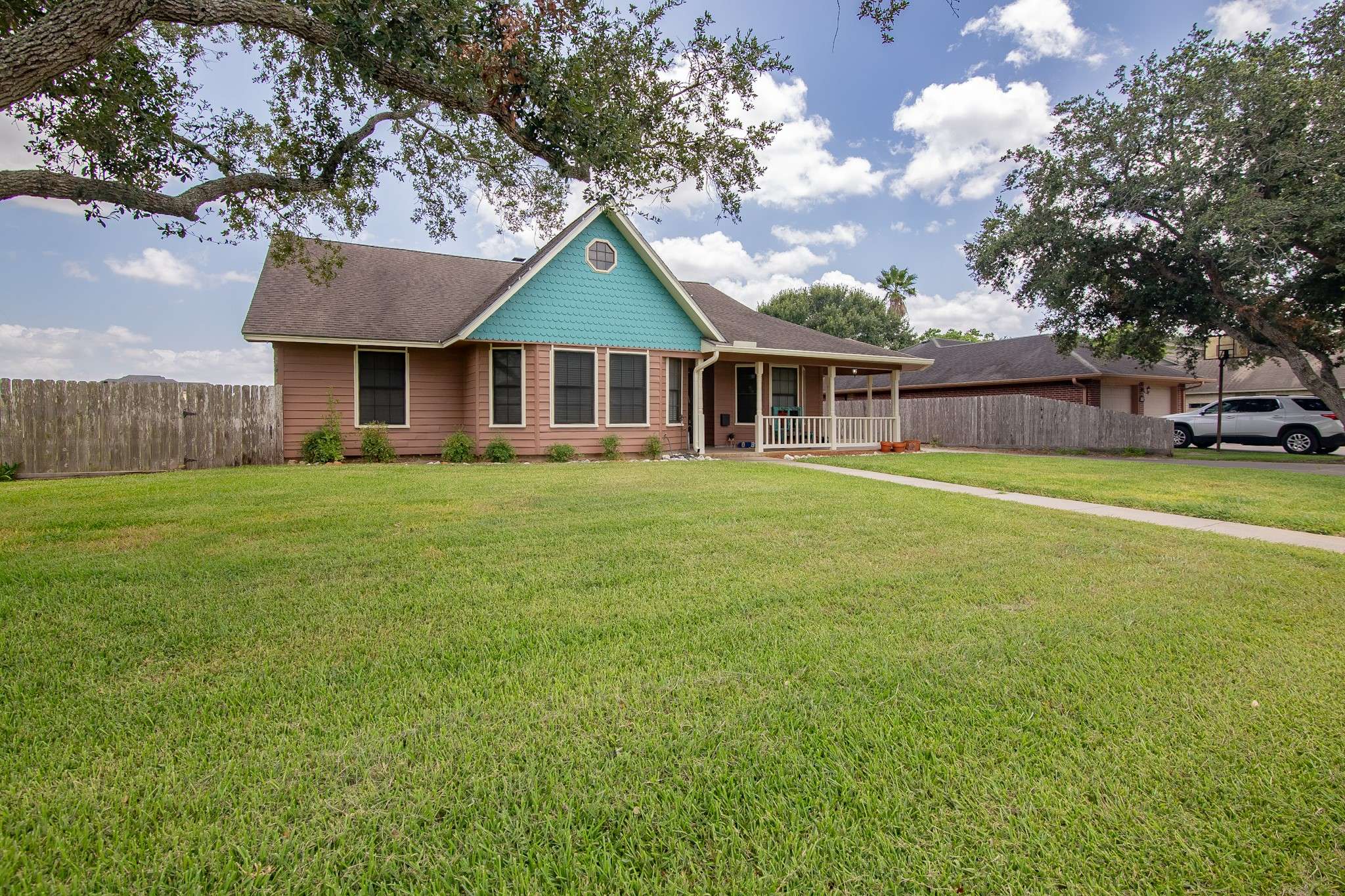 Edna, TX 77957,813 Buttercup DR