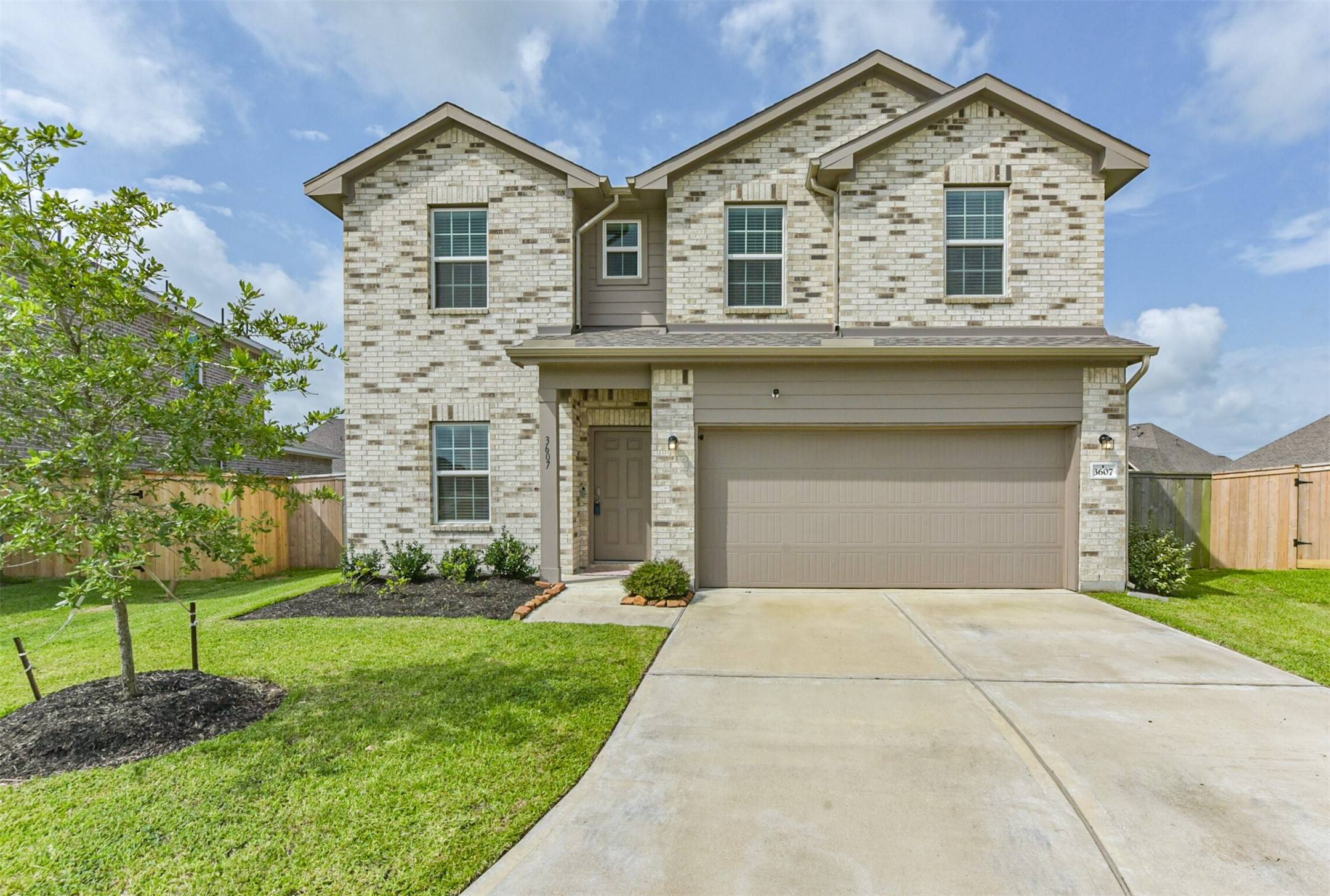 Angleton, TX 77515,3607 Crosspointe PASS