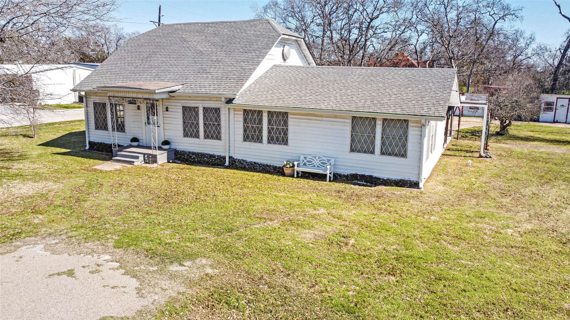 Bedias, TX 77831,21920 Highway 90 N