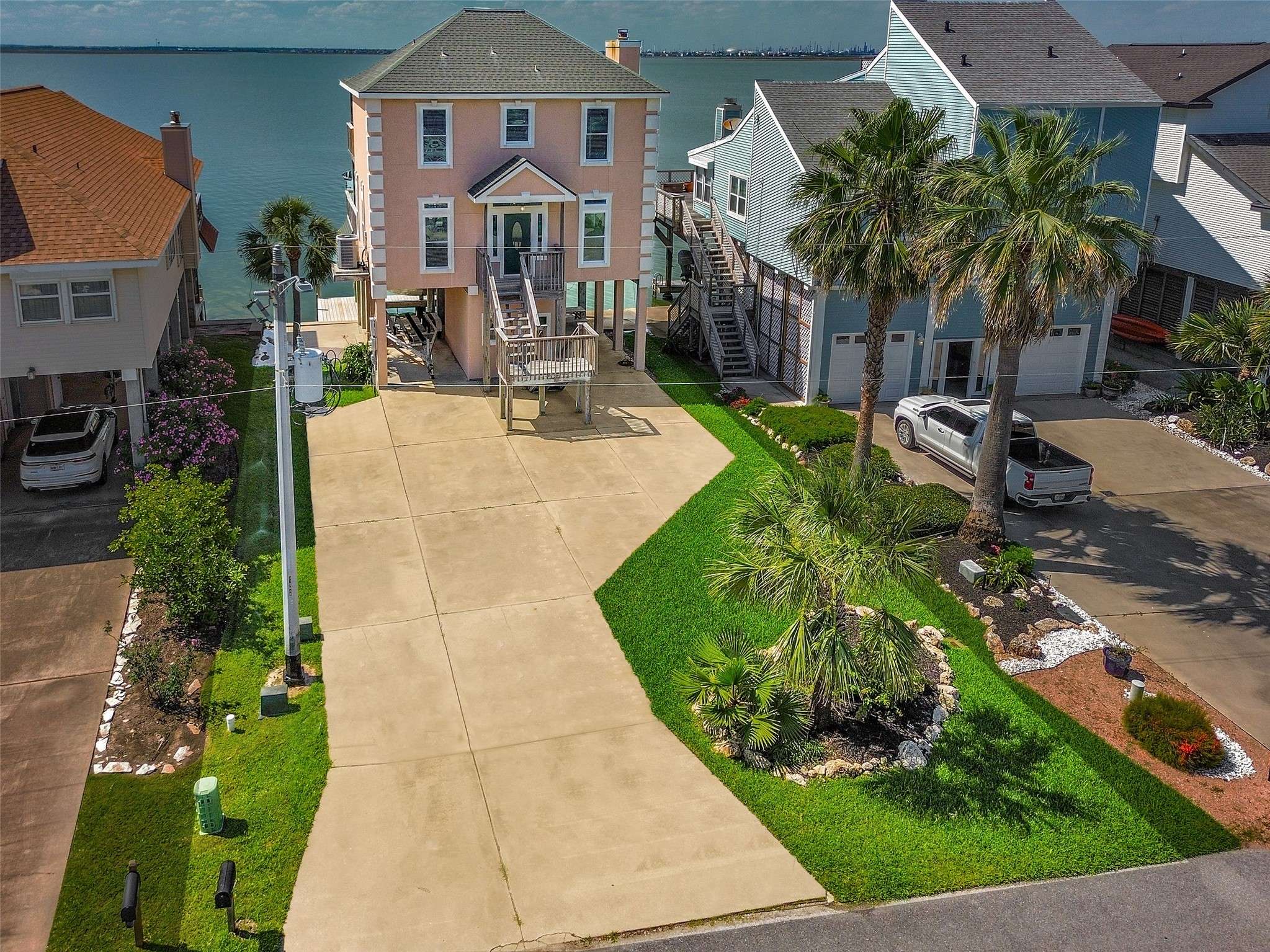 Tiki Island, TX 77554,247 Isles End RD