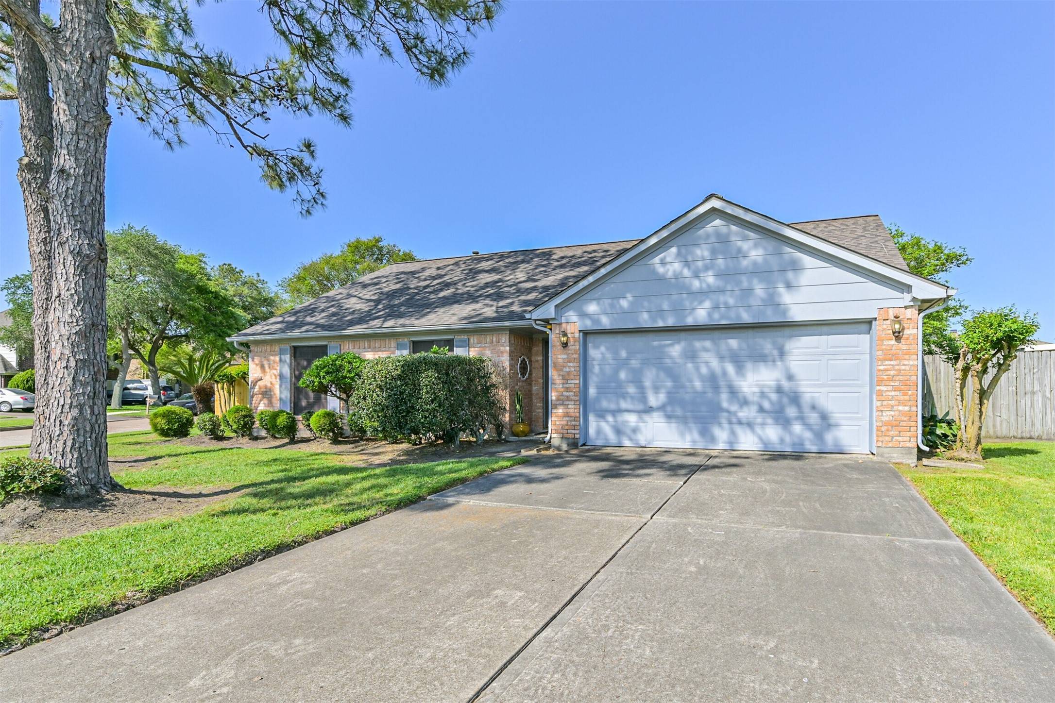 Pasadena, TX 77505,4530 Haiti LN