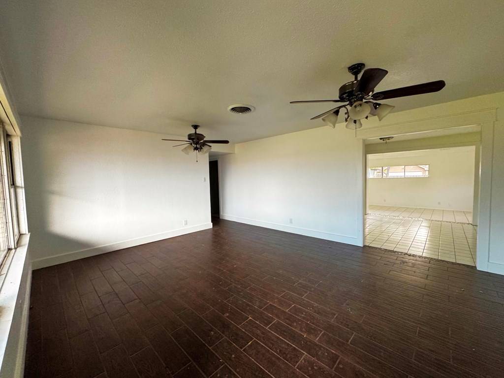 Uvalde, TX 78801,535 4th St