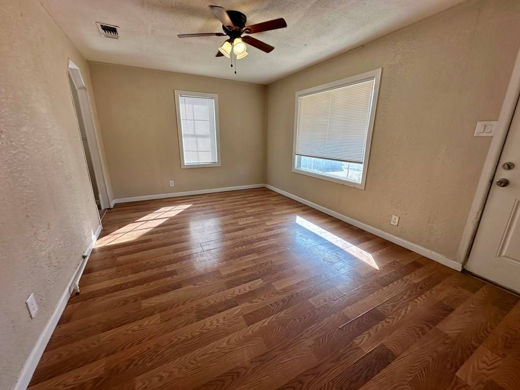 Monahans, TX 79756,803 3rd St