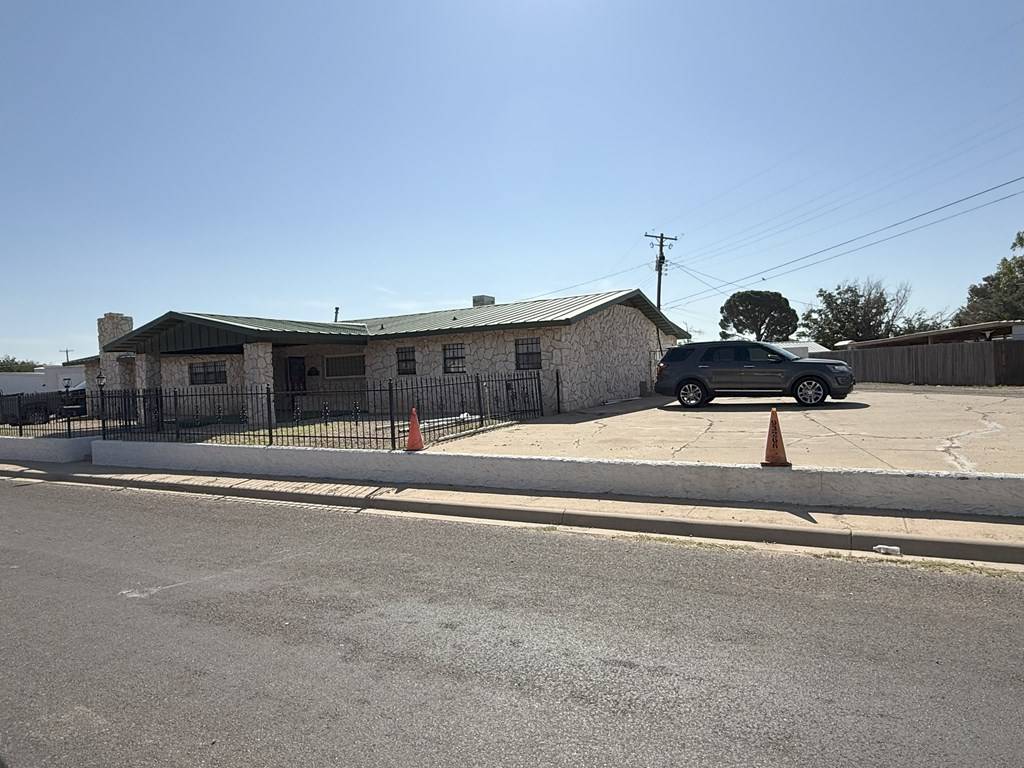 Odessa, TX 79762,5608 McKnight Dr