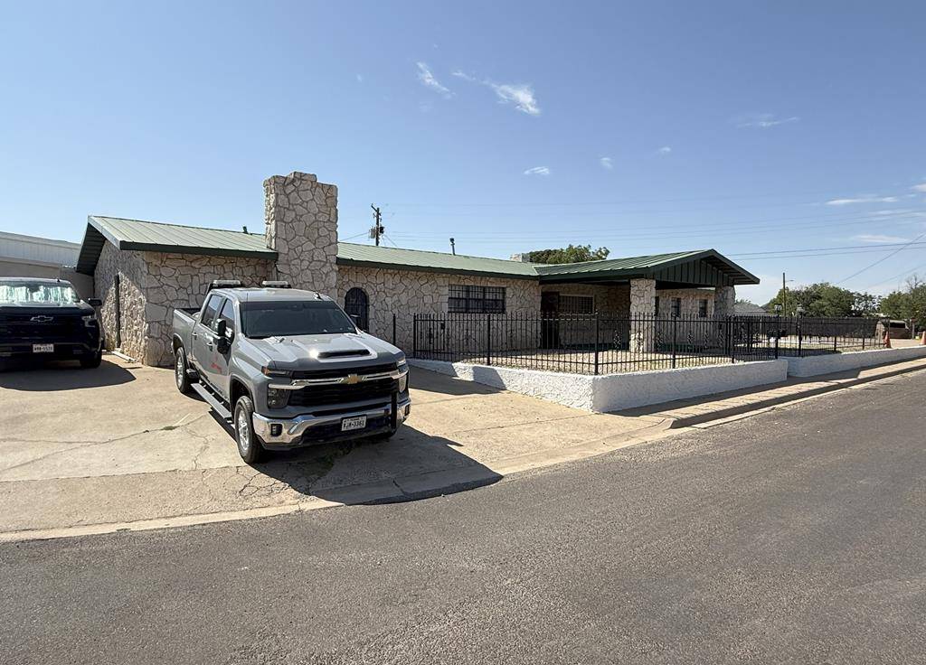 Odessa, TX 79762,5608 McKnight Dr