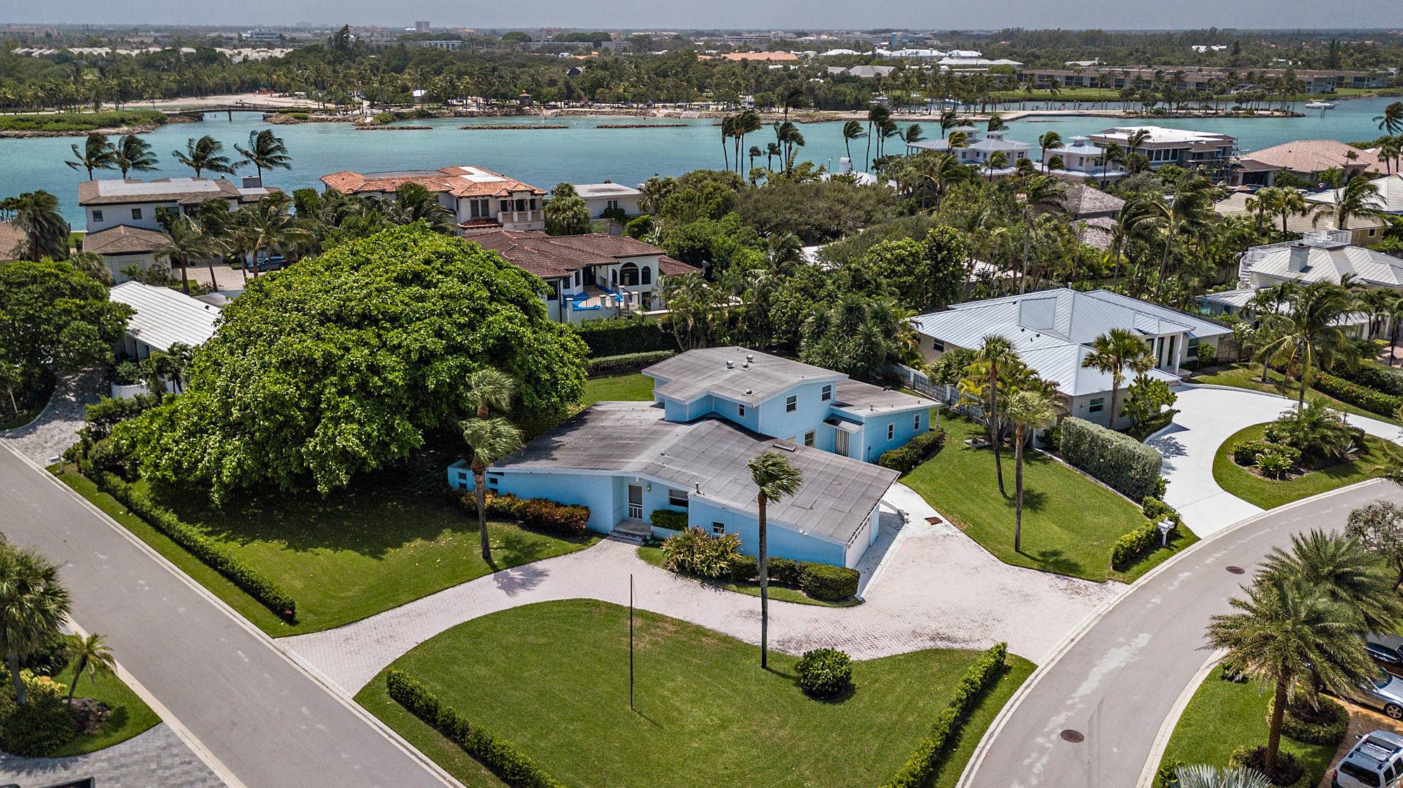 Jupiter Inlet Colony, FL 33469,138 Beacon LN