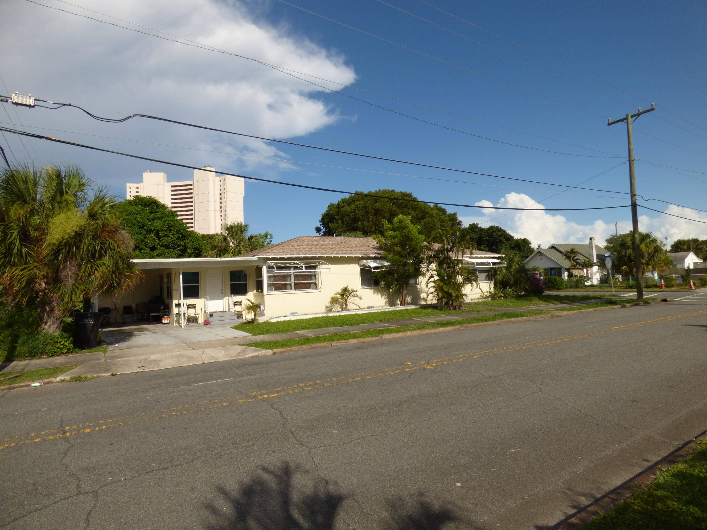 West Palm Beach, FL 33407,5208 Spruce AVE