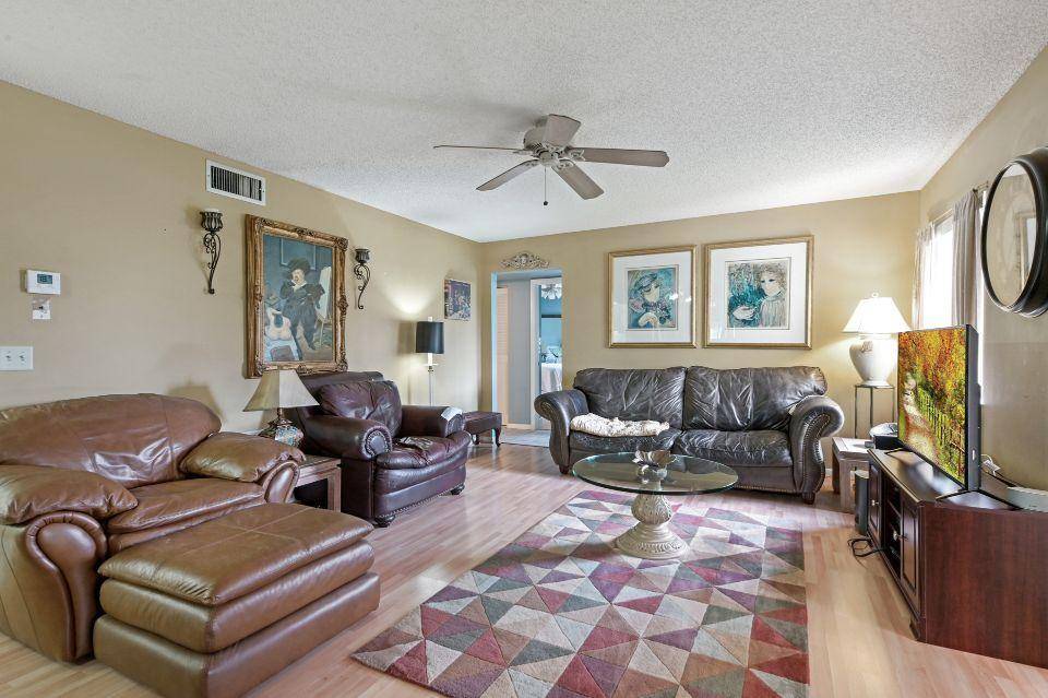 Greenacres, FL 33463,220 Pine Hov CIR B-2