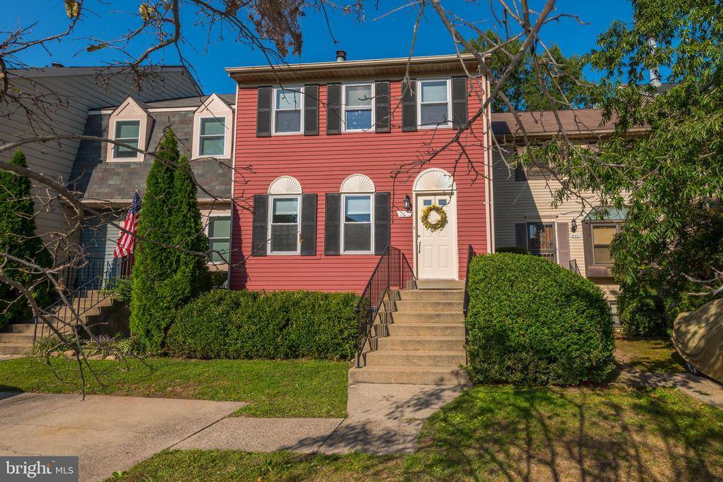 Herndon, VA 20170,950 BARTON OAKS PL