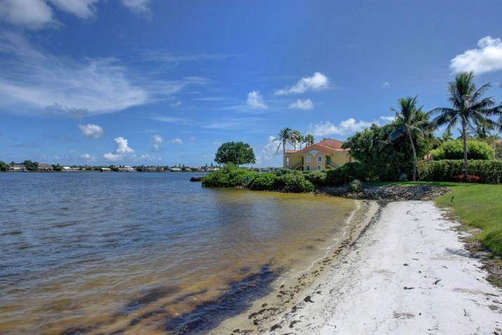 Hypoluxo, FL 33462,158 Las Brisas CIR