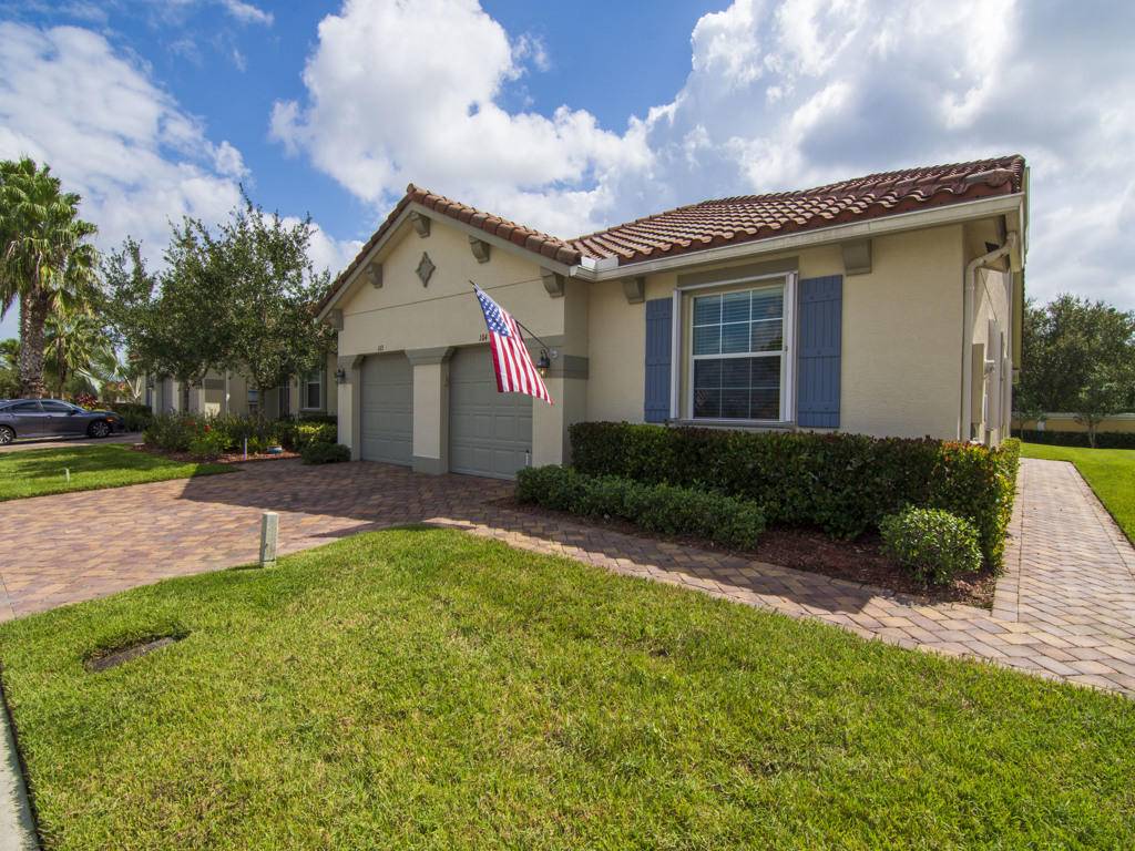 Vero Beach, FL 32966,6325 Oxford CIR 104