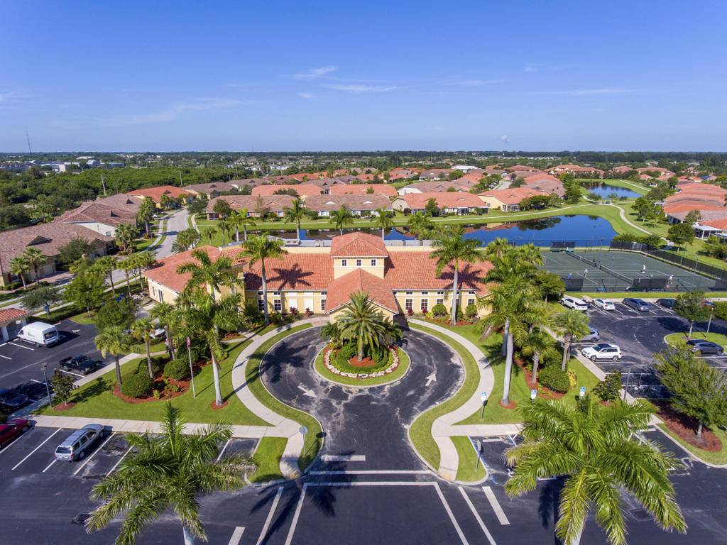 Vero Beach, FL 32966,6325 Oxford CIR 104