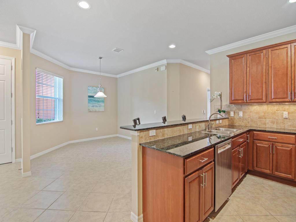 Vero Beach, FL 32966,6325 Oxford CIR 104