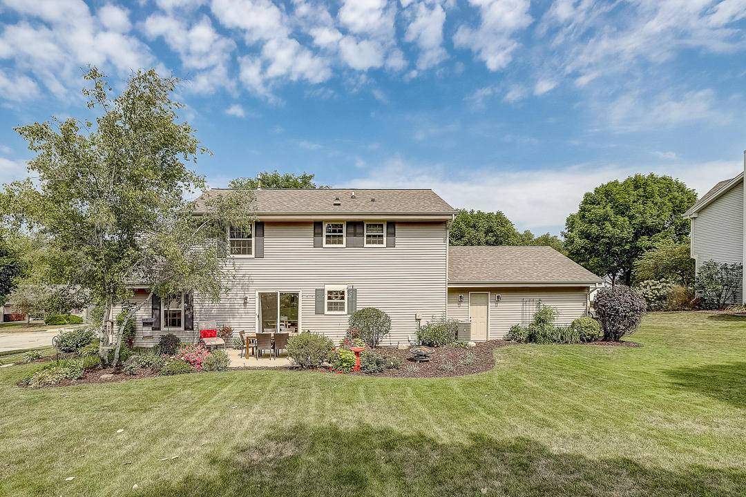 Waukesha, WI 53188,2613 Oakcrest Dr