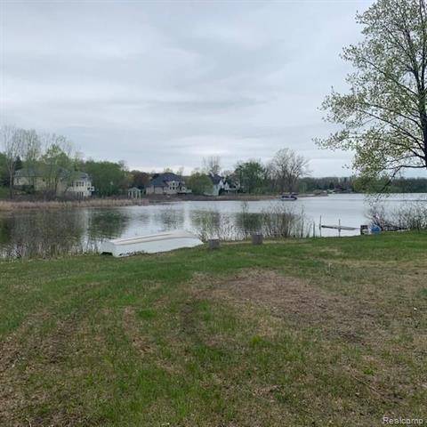 Fenton Twp, MI 48451,16126 SCENIC VIEW DR