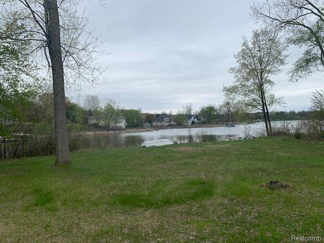 Fenton Twp, MI 48451,16126 SCENIC VIEW DR