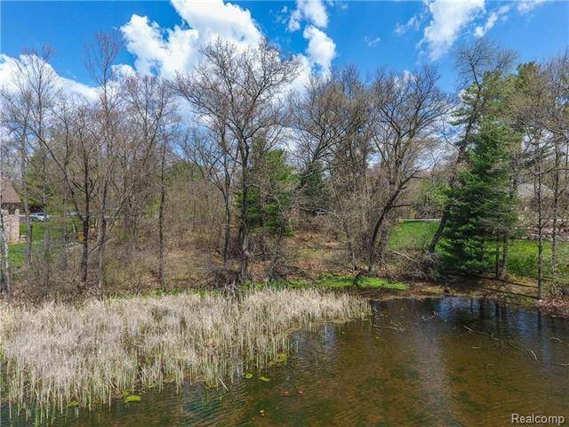 Oxford Twp, MI 48371,1697 DEER PATH TRL