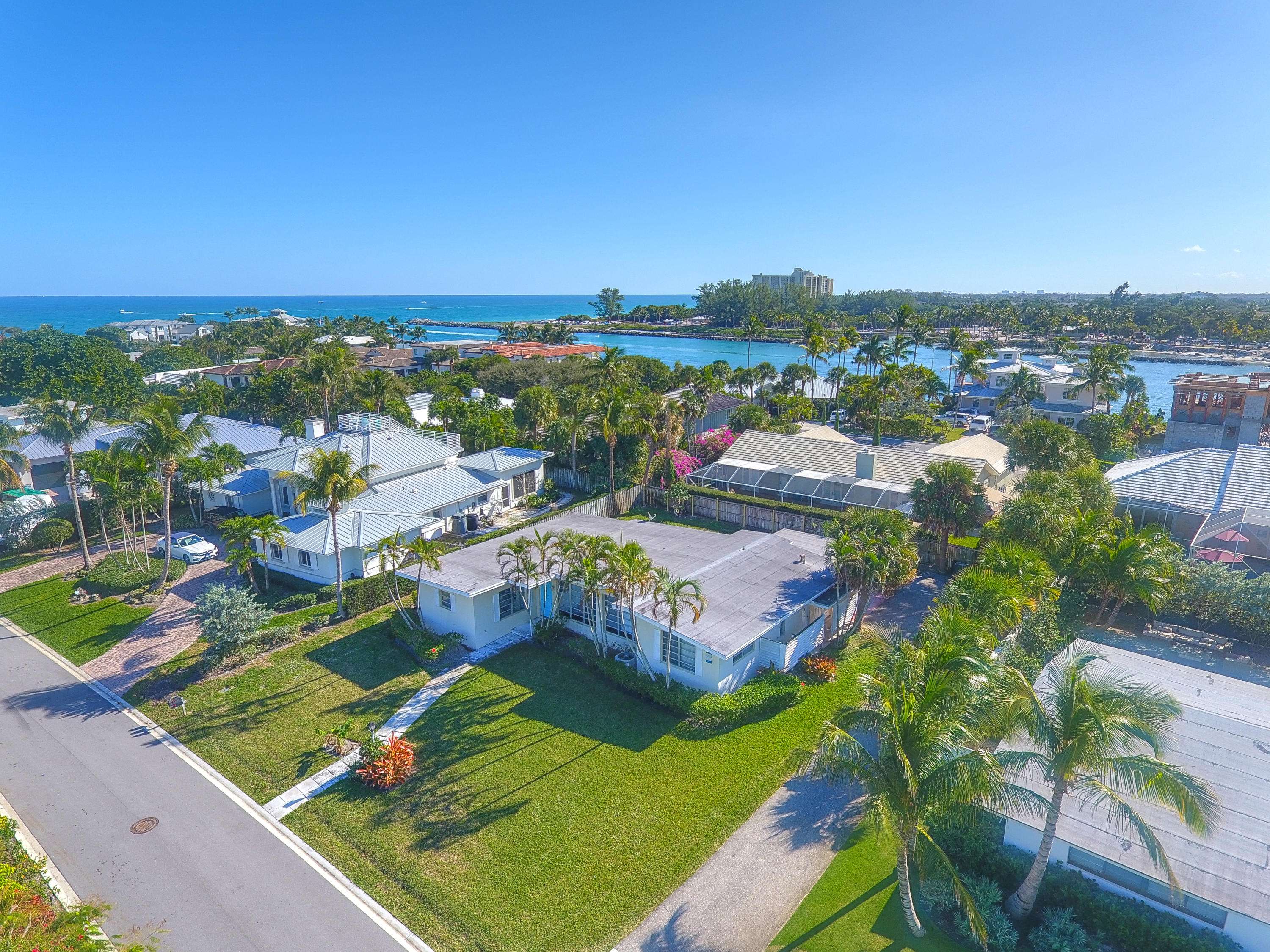 Jupiter Inlet Colony, FL 33469,141 Beacon LN