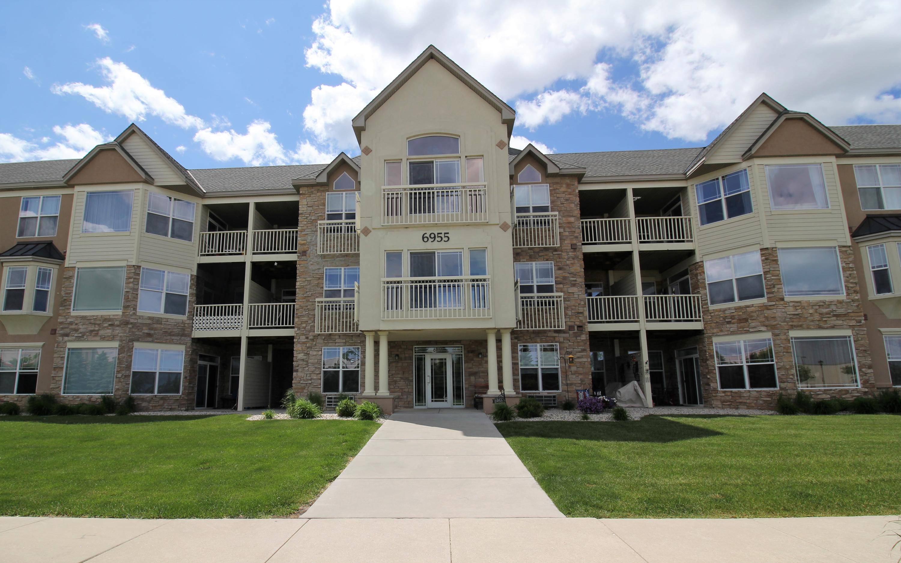 Franklin, WI 53132,6955 S Riverwood Blvd Unit N-107