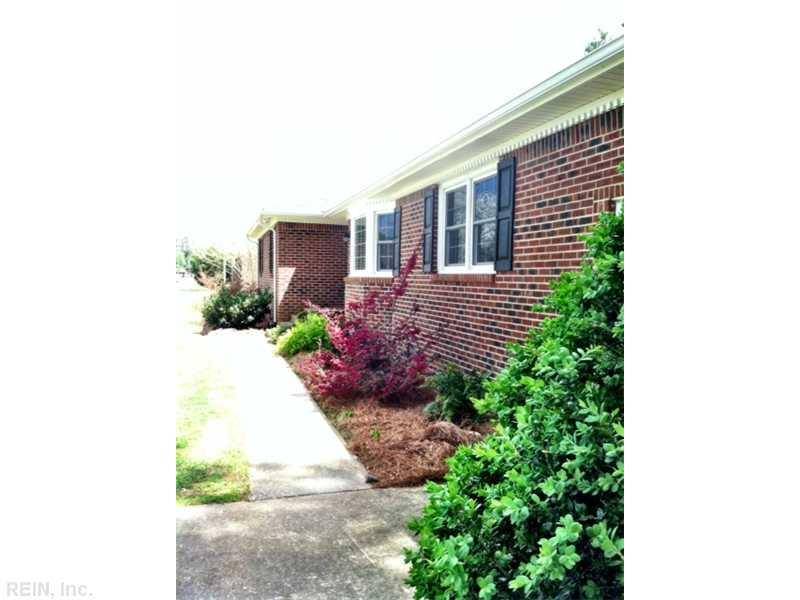 11  HOLLAND LN, Windsor, VA 23487