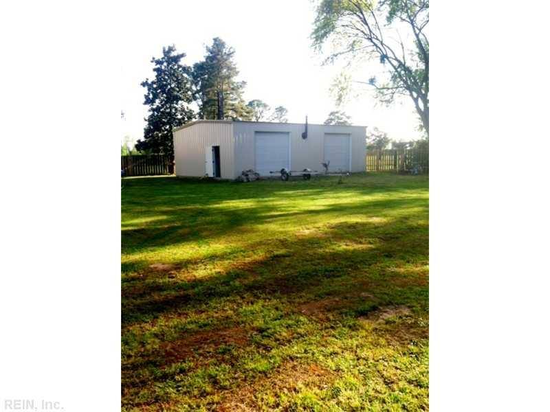 11  HOLLAND LN, Windsor, VA 23487