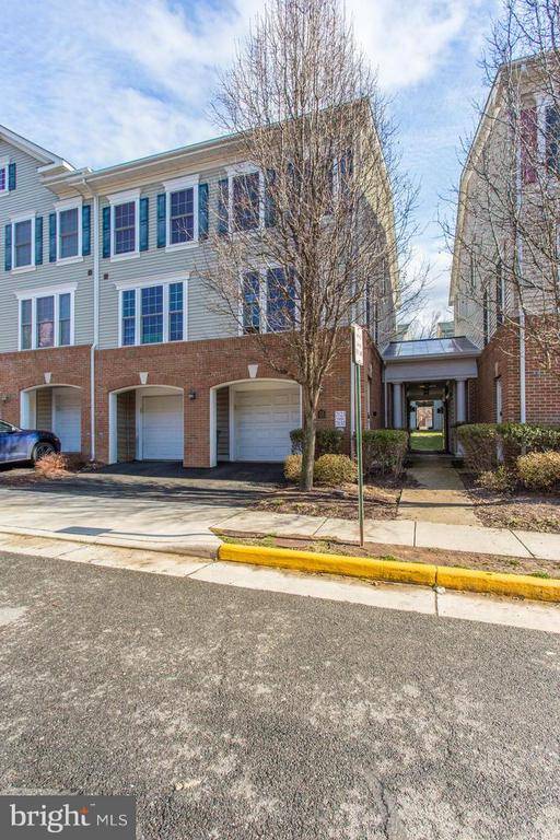 Alexandria, VA 22306,7133 HUNTLEY CREEK PL #54