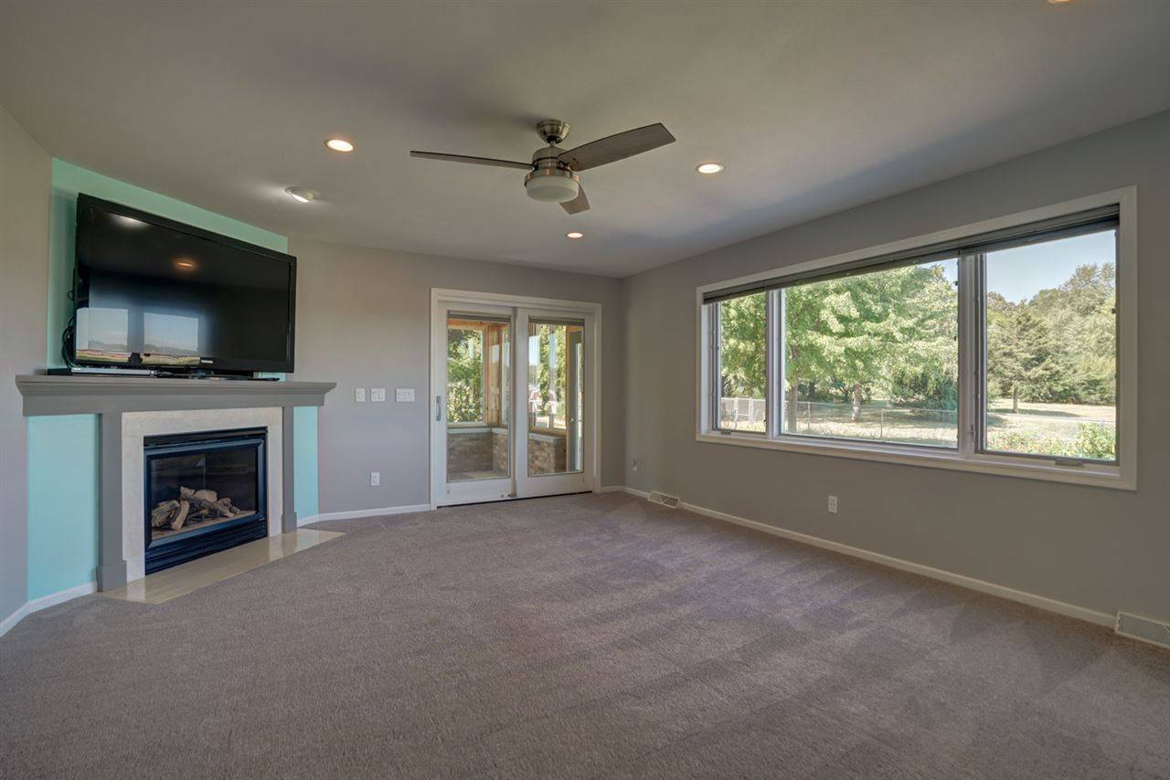 5404 Hankins Ct, Mcfarland, WI 53558