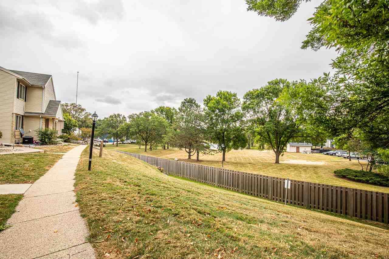 6858 Park Ridge Dr, Madison, WI 53719