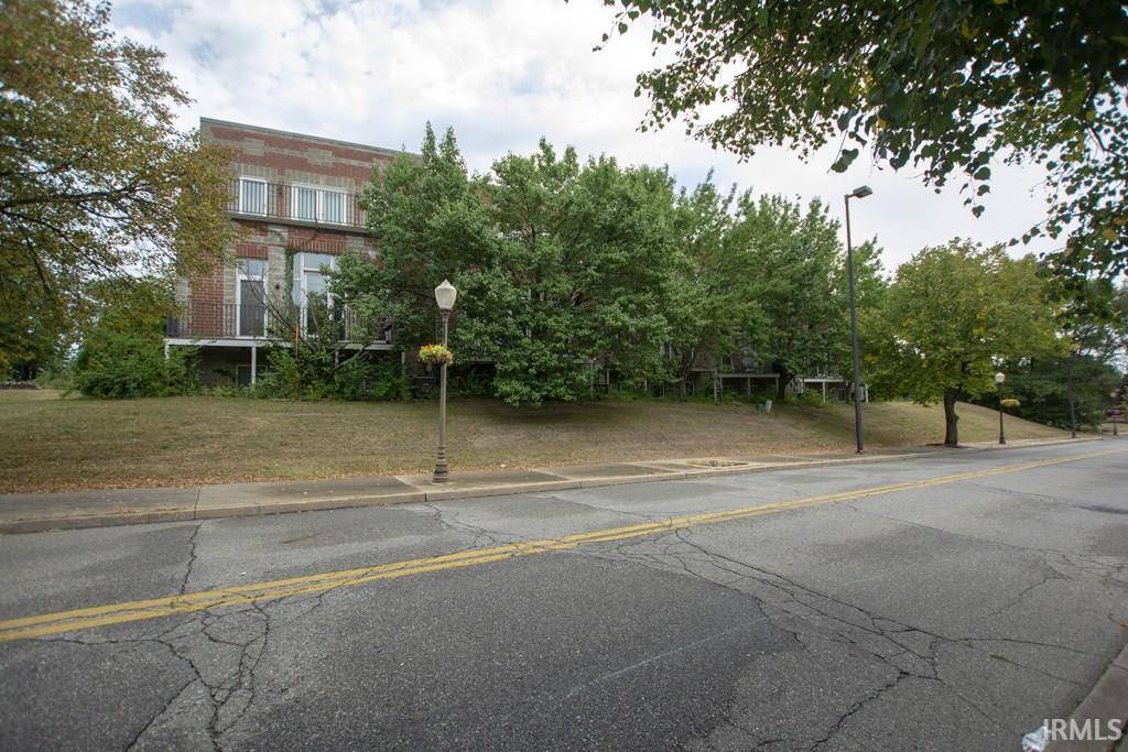 South Bend, IN 46617-1954,820 N Niles Avenue #C