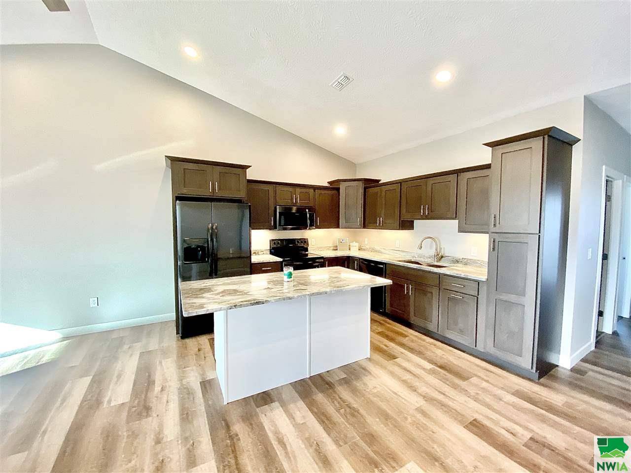 Vermillion, SD 57069,1224 Rockwell