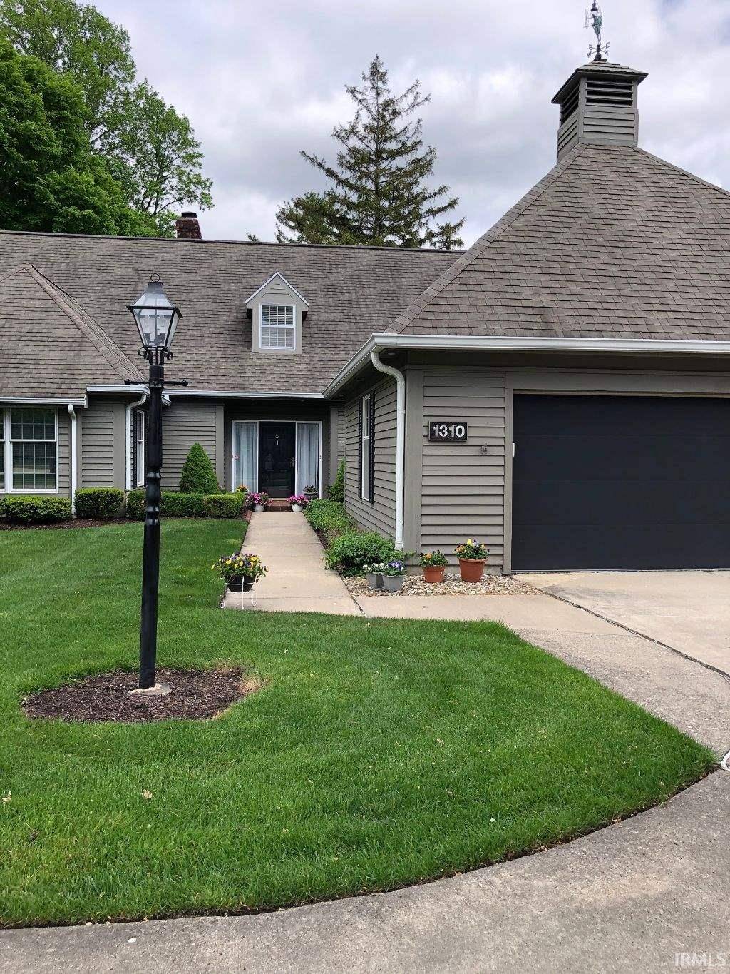 1310 Honan Drive, South Bend, IN 46614-2174