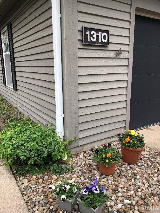 1310 Honan Drive, South Bend, IN 46614-2174