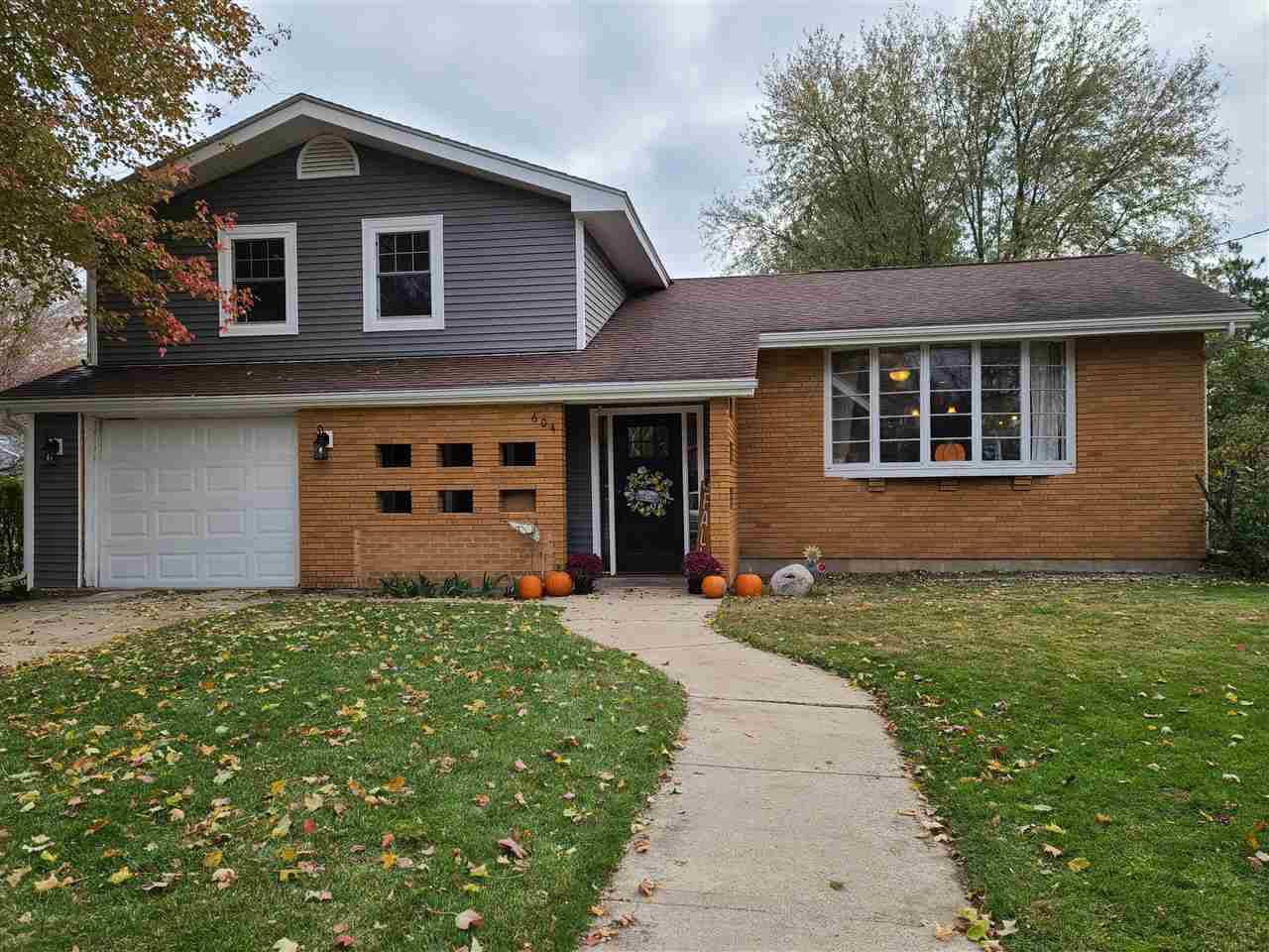 Mauston, WI 53948,604 Elm St