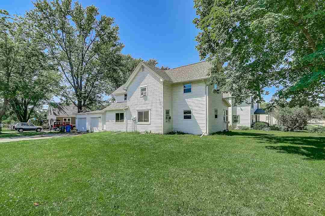 Columbus, WI 53925,854 Farnham St