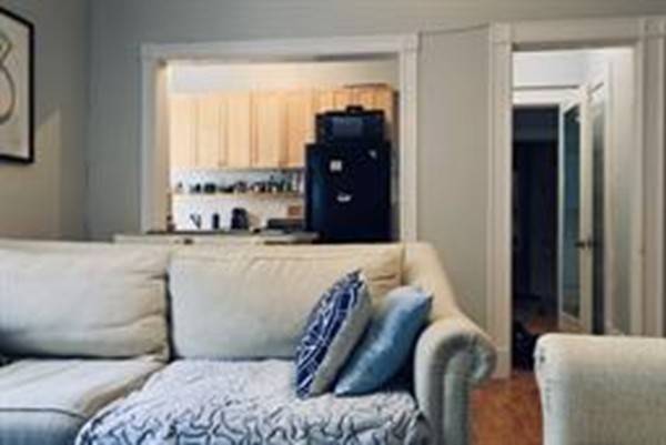 Boston, MA 02108,21 Beacon St #3A