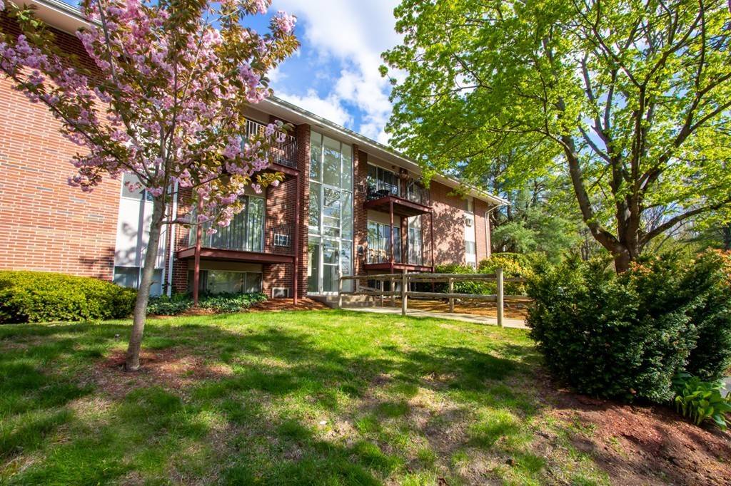 Andover, MA 01810,12 Longwood Dr #1