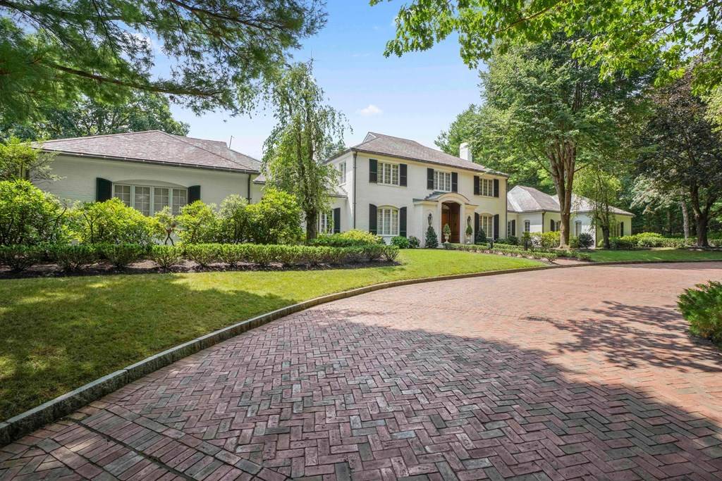 153 Newton ST, Weston, MA 02493