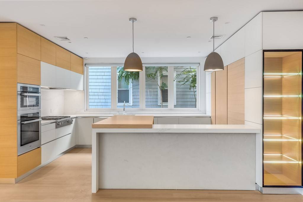 Brookline, MA 02445,287 Tappan ST