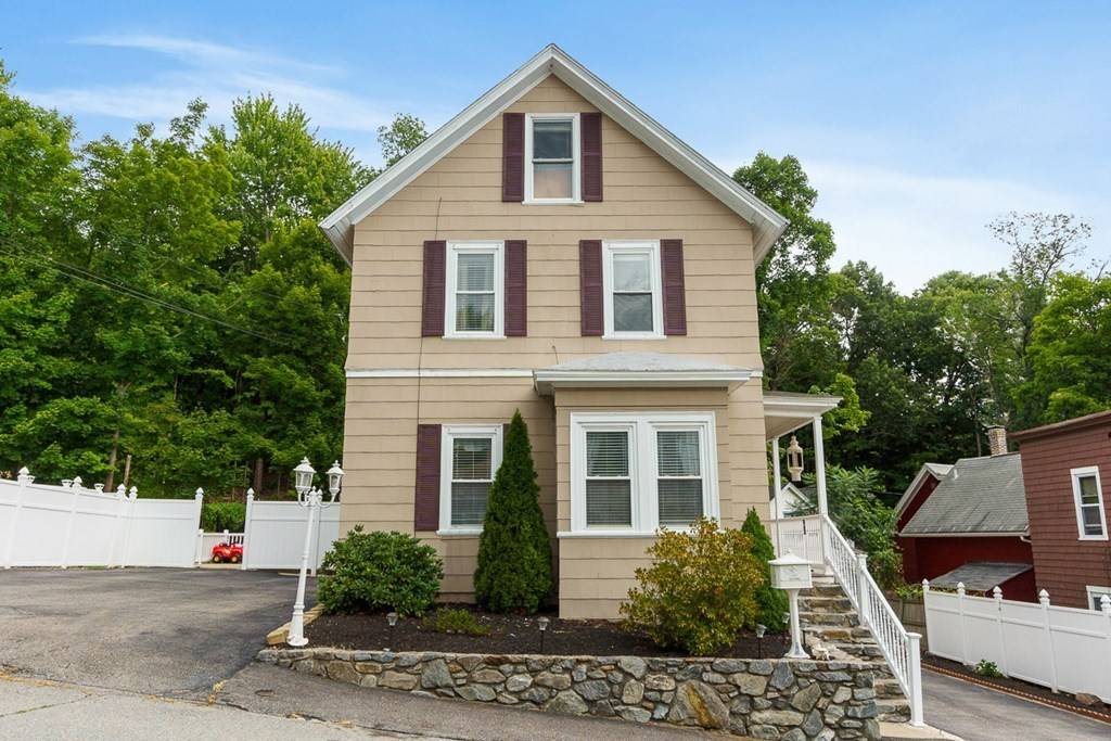 27 Norwood St, Fitchburg, MA 01420