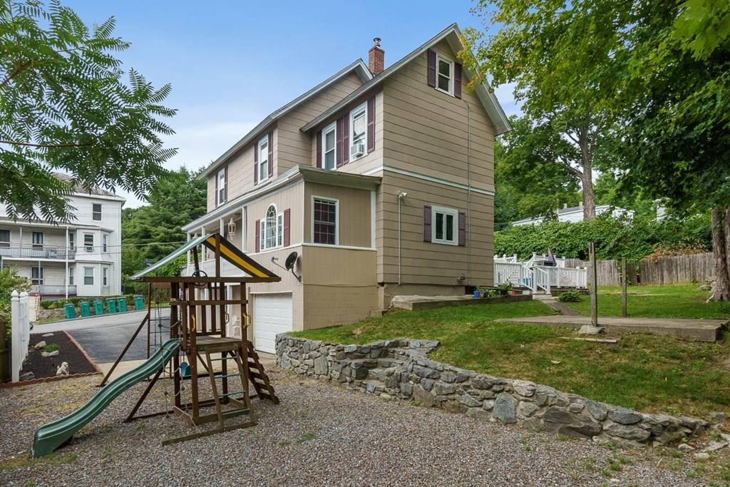 27 Norwood St, Fitchburg, MA 01420