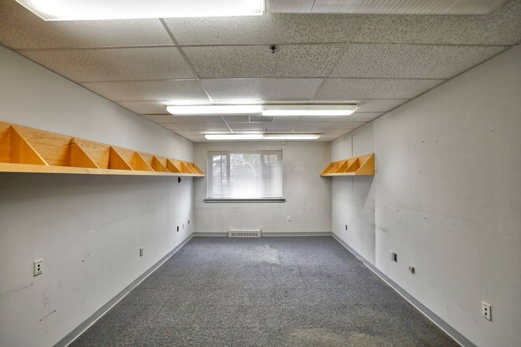 Holyoke, MA 01040,480 Hampden St