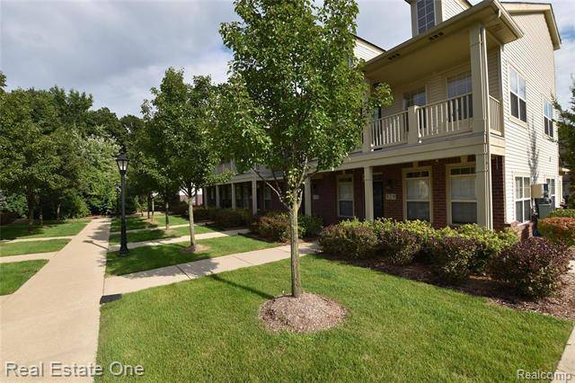 Walled Lake, MI 48390,531 RED OAK CRT