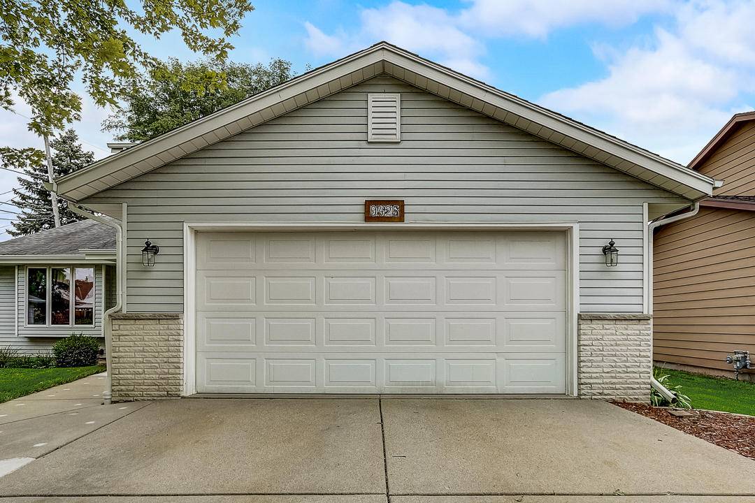 West Allis, WI 53227,9425 W Harrison Ave