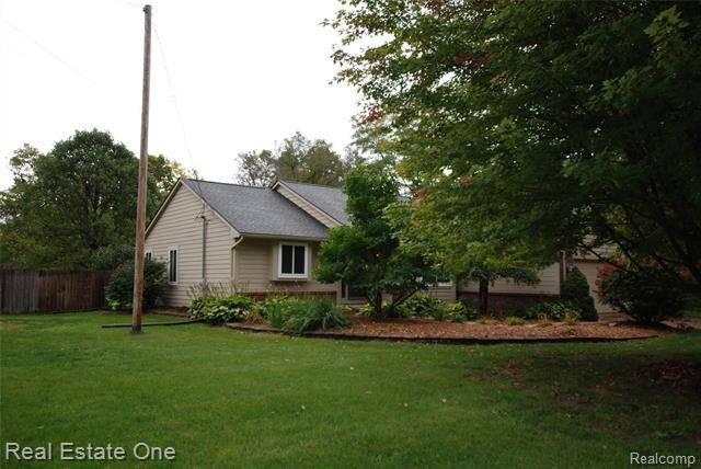 Holly, MI 48442,16463 GLENROCK DR