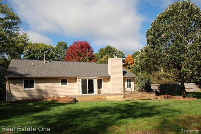 Holly, MI 48442,16463 GLENROCK DR